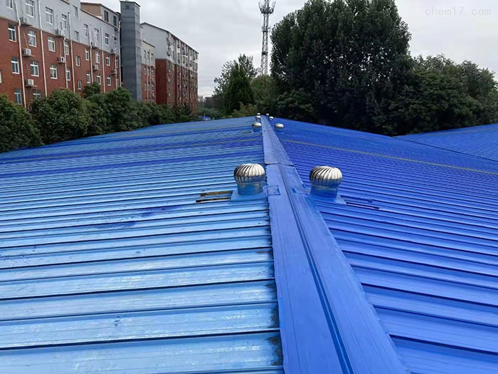 彩鋼屋面翻新:打磨除銹噴漆重塑美觀
