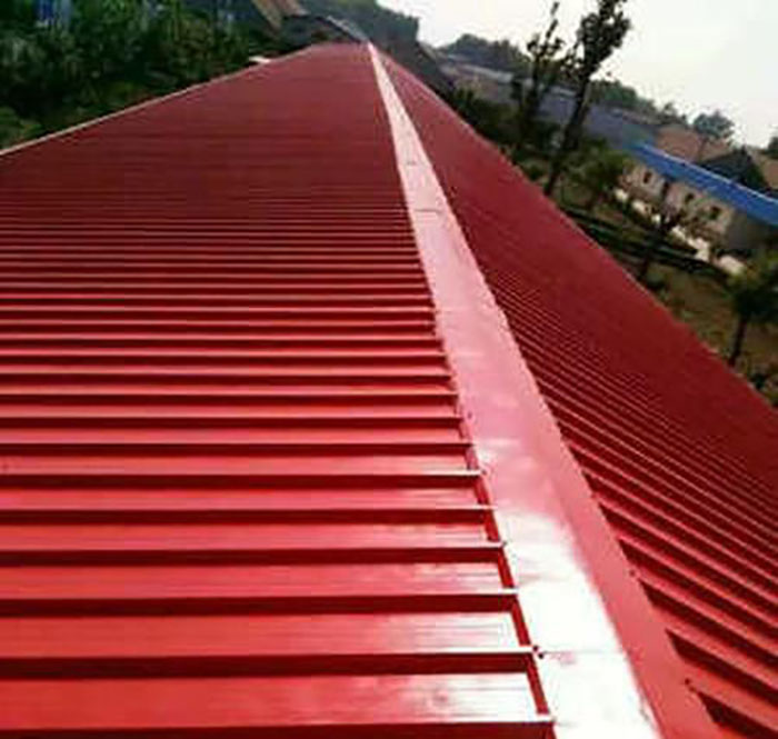 彩鋼屋面翻新:打磨除銹噴漆重塑美觀