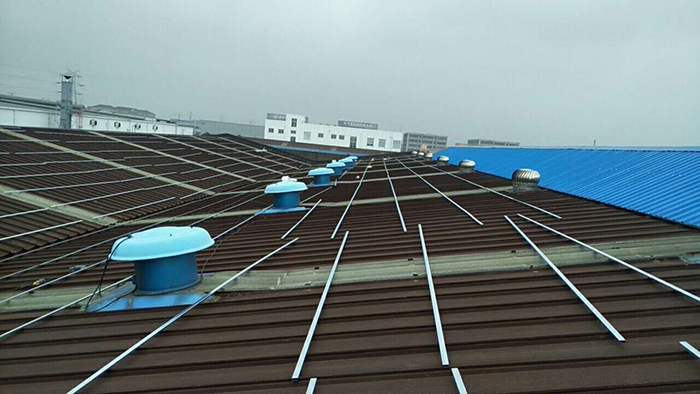 彩鋼金屬屋面防水翻新:保護(hù)建筑的長期安全與美觀