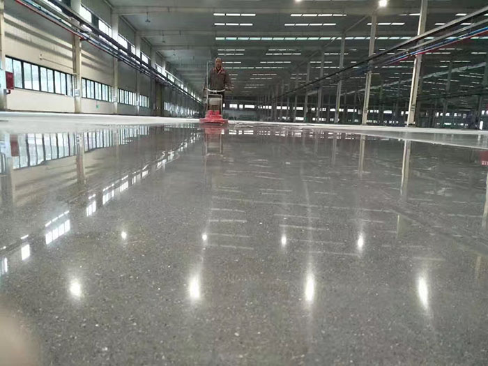 如何確定環(huán)氧地坪添加適量固化劑？