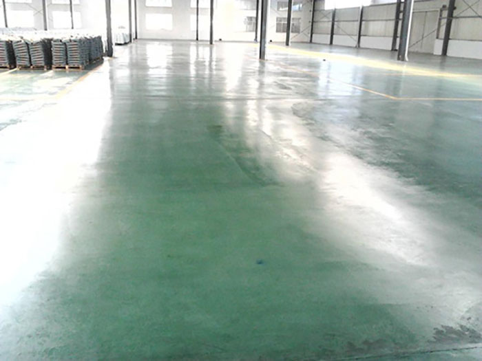 如何確定環(huán)氧地坪添加適量固化劑？