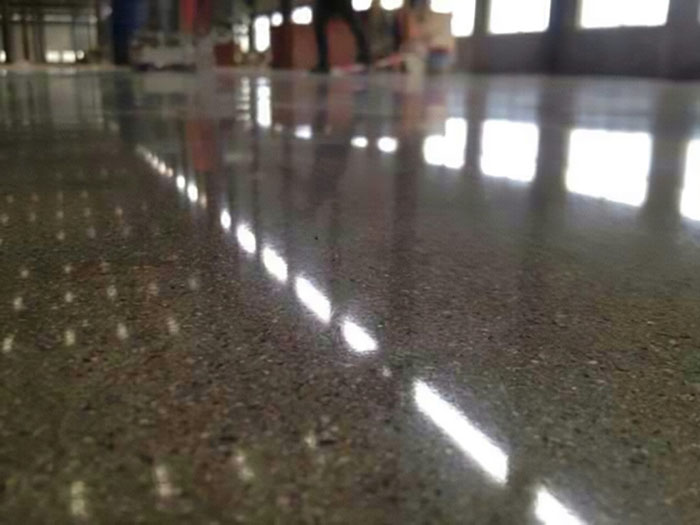 固化劑地坪施工研磨機:專業(yè)設備引領高效施工新風尚